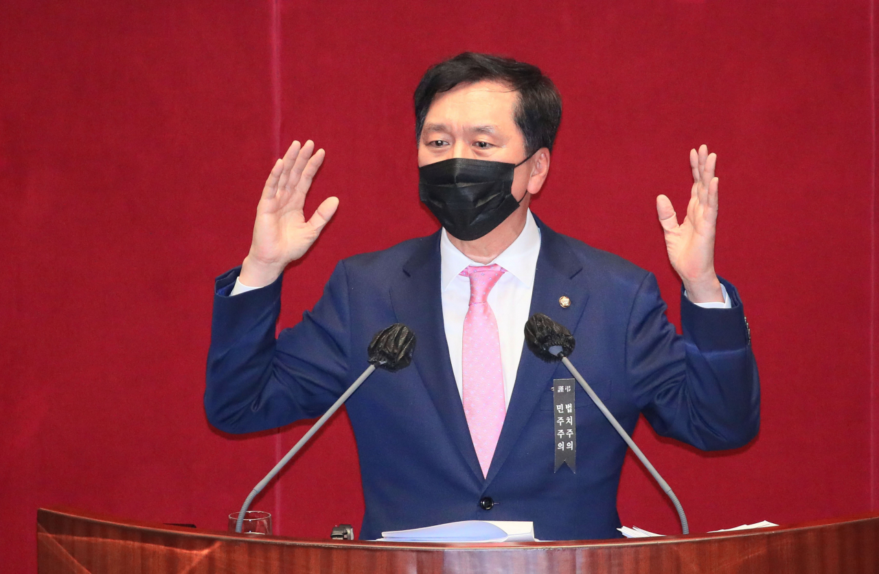김기현 국민의힘 의원이 9일 오후 국회 본회의에서 고위공직자범죄수사처 설치 및 운영에 관한 법률 일부개정법률안(대안)에 대해 무제한 토론을 하고 있다. [헤럴드경제=이상섭 기자]