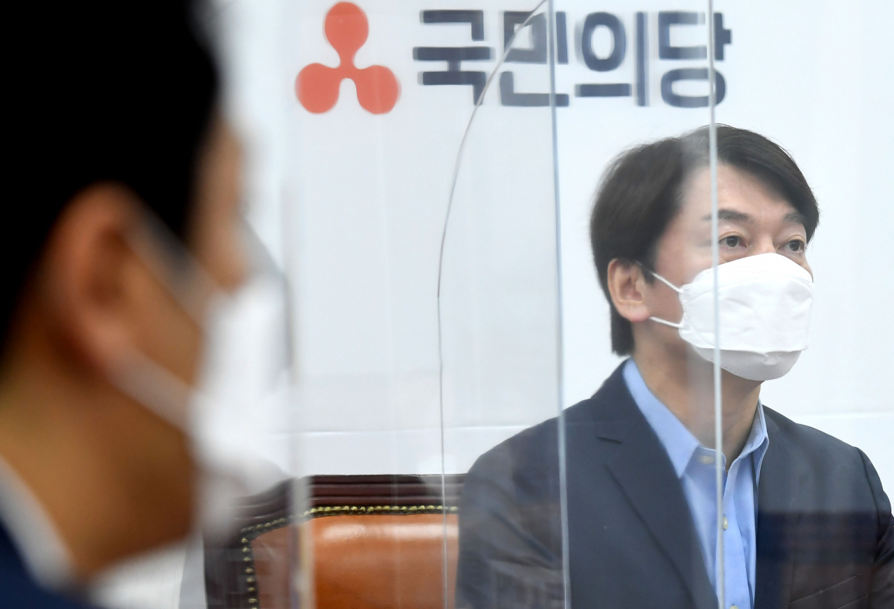 안철수 국민의당 대표가 10일 오전 서울 여의도 국회에서 열린 최고위원회의에서 발언하고 있다. [이상섭 기자/babtong@heraldcorp.com]
