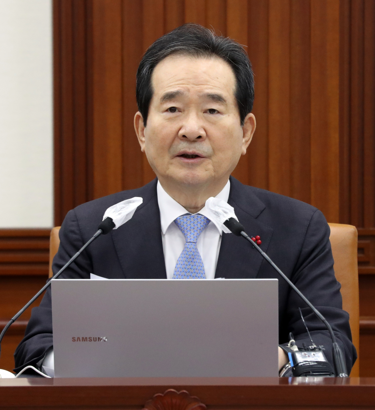 정세균 국무총리가 10일 정부서울청사에서 열린 국정현안조정점검회의에서 모두발언을 하고 있다. [연합]