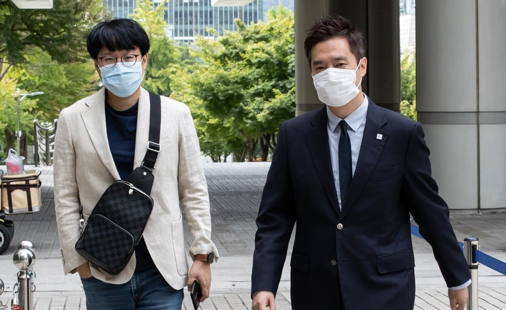 고(故) 백남기 씨 딸을 비방하는 내용의 글과 그림을 게재해 벌금형이 확정된 만화가 윤서인(왼쪽) 씨와 김세의 전 MBC 기자 [연합]