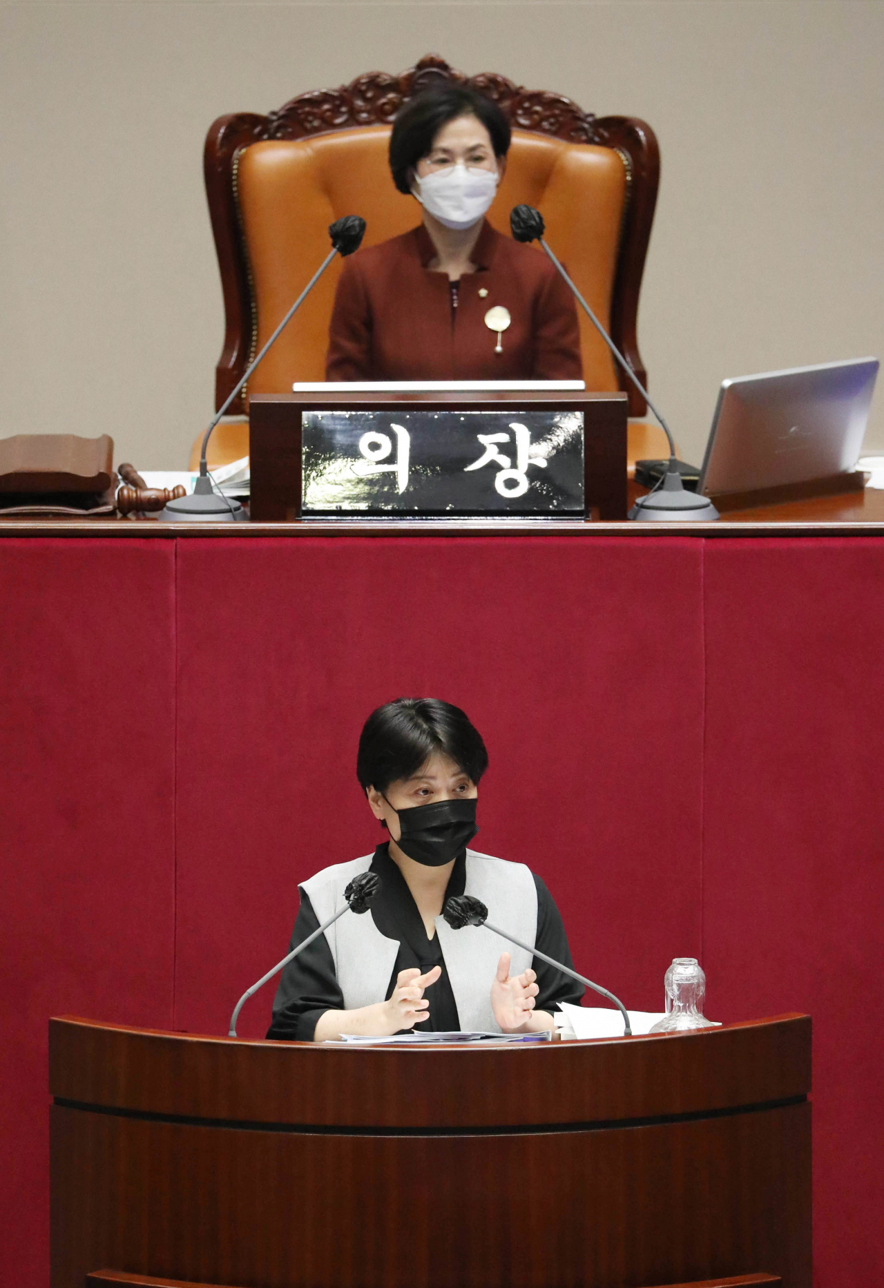 국민의힘 윤희숙 의원이 11일 오후 국회 본회의에서 국가정보원법 전부개정법률안에 대한 무제한 토론(필리버스터)을 하고 있다. [이상섭 기자/babtong@heraldcorp.com]