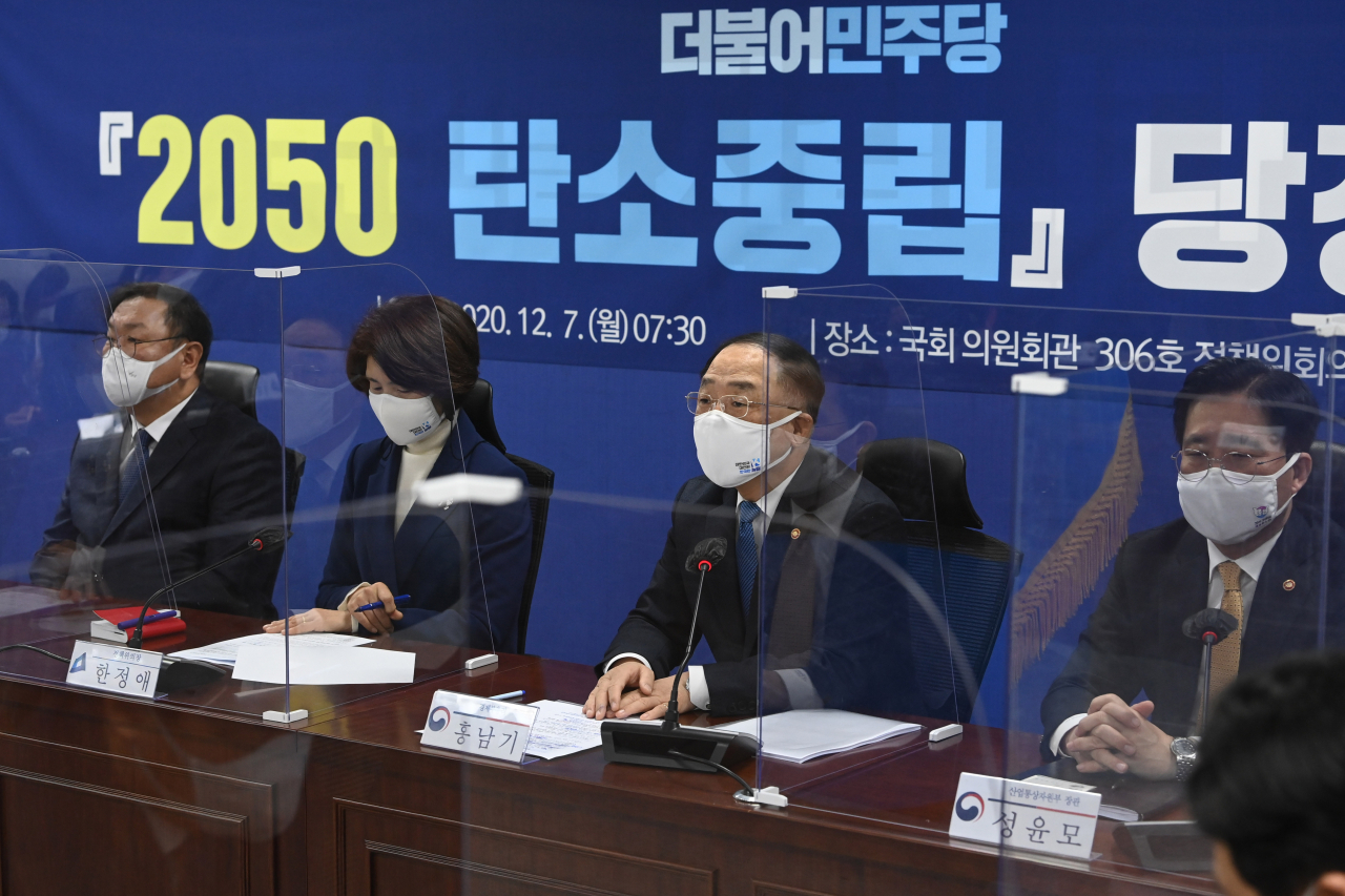 홍남기 부총리 겸 기획재정부 장관이 지난 7일 국회 의원회관에서 열린 '2050 탄소중립 실현 당정협의'에서 발언하고 있다. [연합]