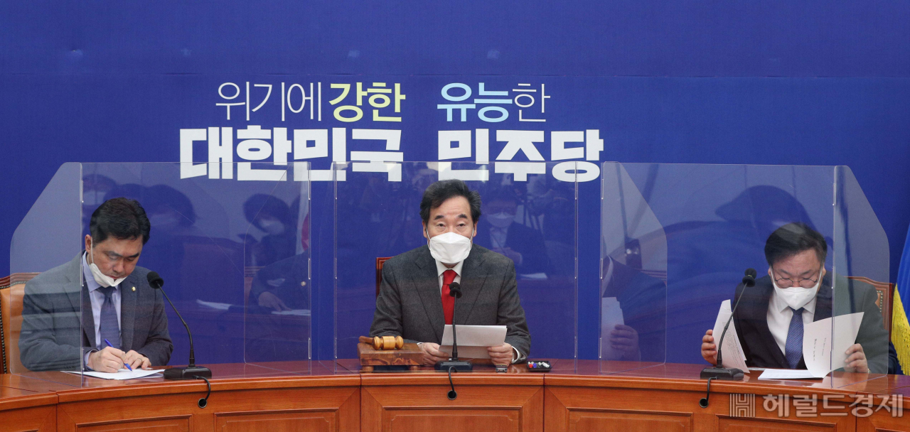 [헤럴드경제=이상섭 기자]이낙연 더불어민주당 대표가 14일 오전 서울 여의도 국회에서 열린 당 최고위원회에서 발언하고 있다. babtong@heraldcorp.com