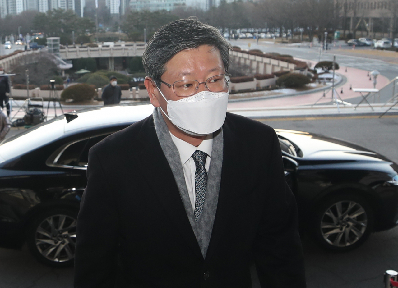 윤석열 검찰총장에 대한 검사징계위원회 2차 심의가 열리는 15일 오전 정부과천청사에서 이용구 법무부 차관이 출근하고 있다. [연합]