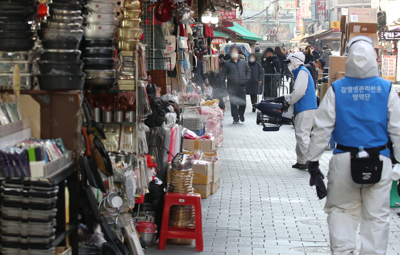 “또 편 가르기”, “세금도 멈춰주나”…‘임대료 멈춤법’ 벌써부터 논란[부동산360]