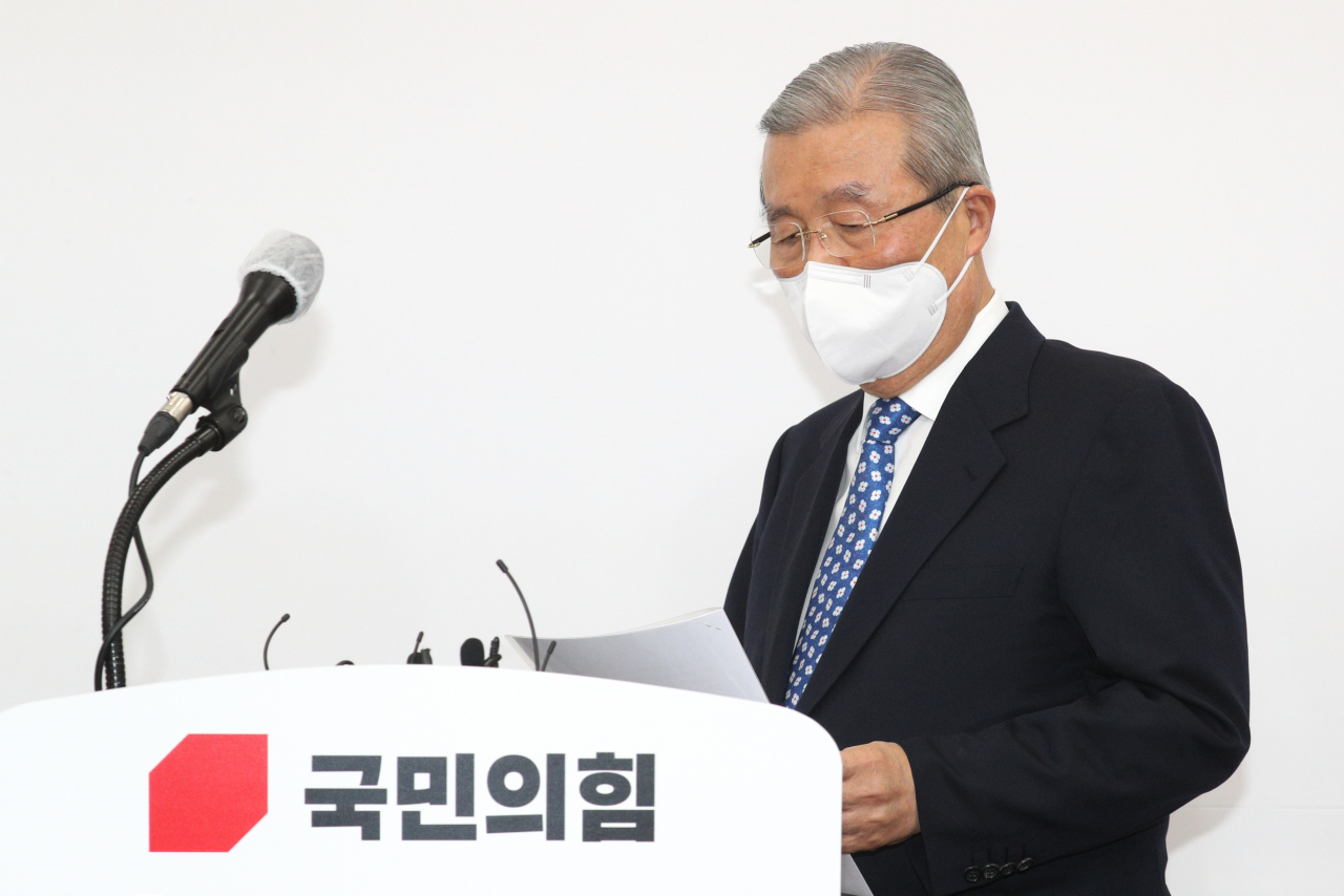 김종인 국민의힘 비상대책위원장이 15일 오전 서울 여의도 국회에서 전직 대통령 구속 관련 대국민사과와 함께 인적쇄신을 약속하고 있다. [연합]