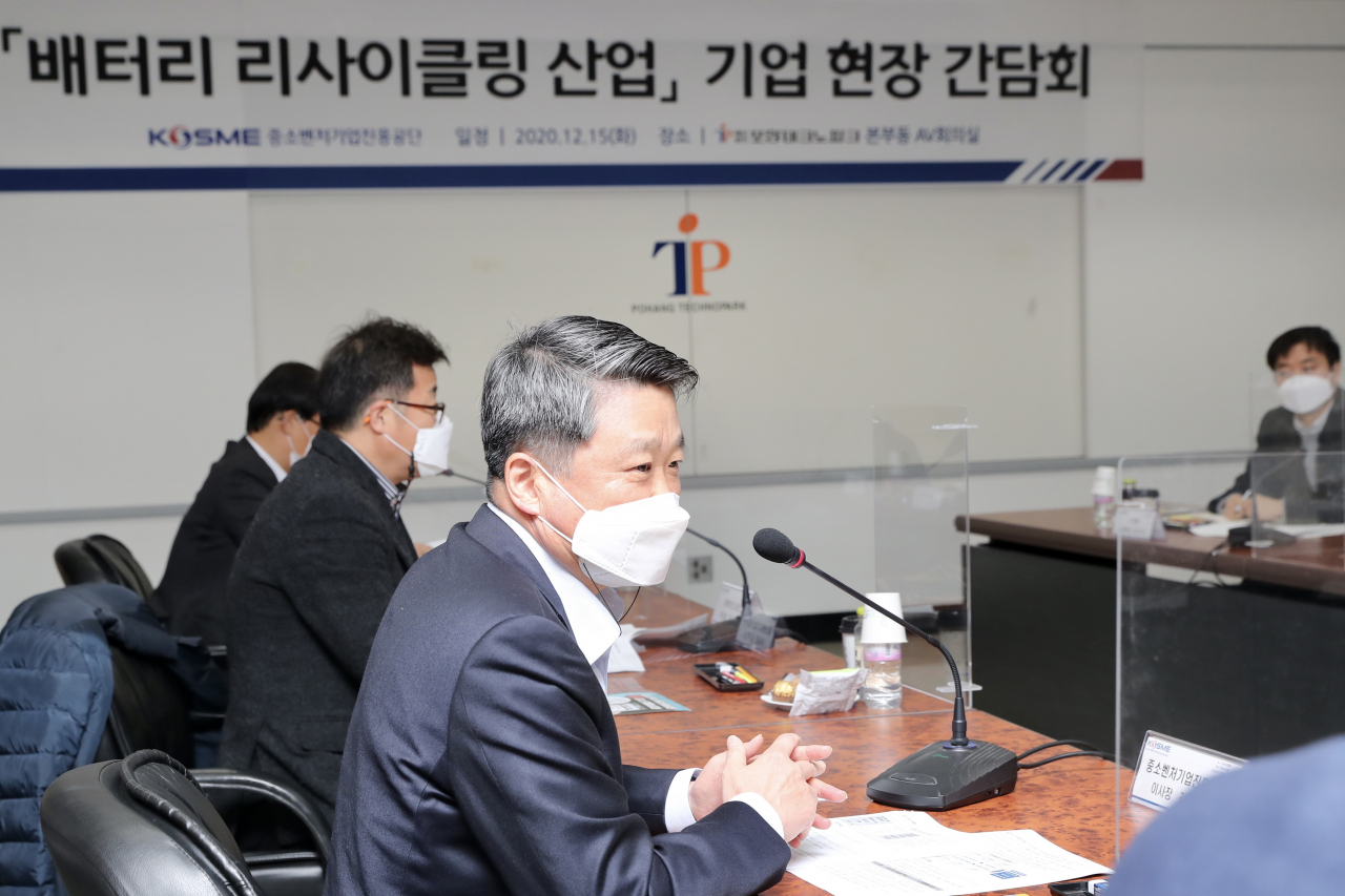 김학도 이사장이 15일 포항 차세대 배터리 리사이클링 규제자유특구 간담회에서 발언하고 있다. [중진공 제공]