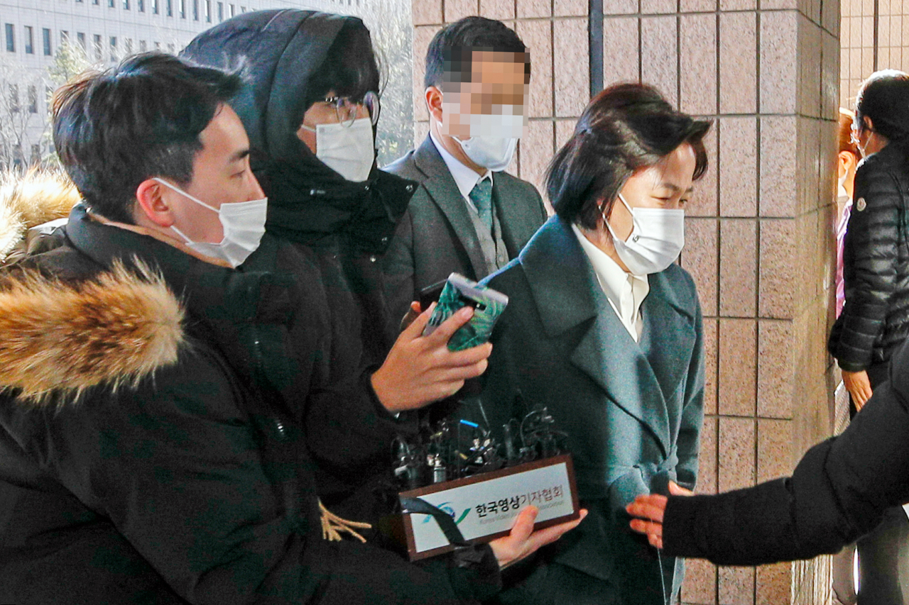 윤석열 검찰총장에 대한 검사징계위원회 2차 심의가 열린 15일 오후 추미애 법무부 장관이 정부과천청사 법무부로 들어서고 있다. [연합]
