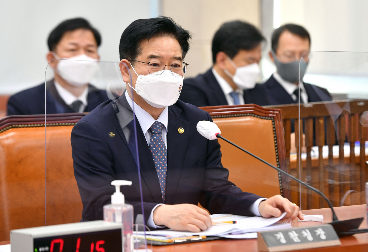 김창룡 경찰청장이 지난 15일 오후 서울 여의도 국회에서 열린 행정안전위원회 전체회의에서 답변하고 있다. [연합]