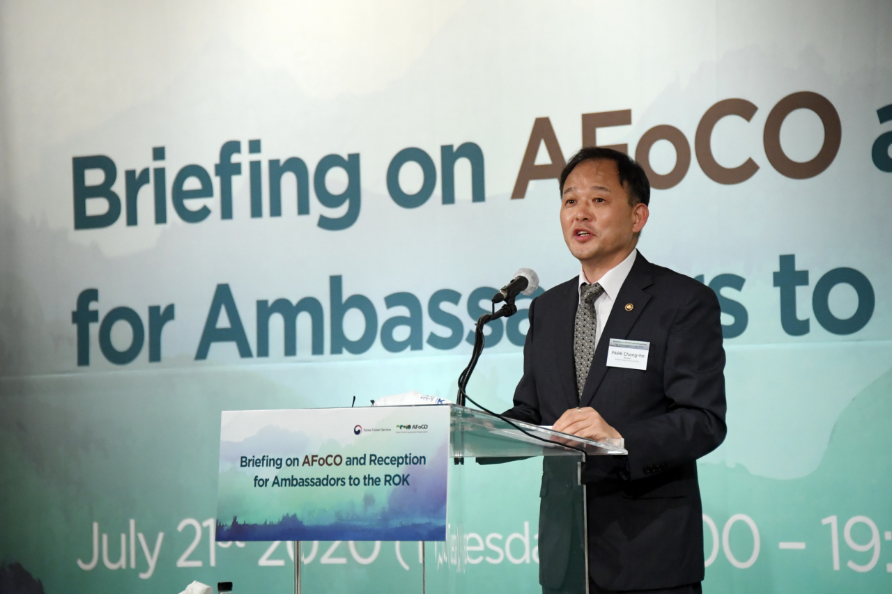 아시아산림협력기구(AFoCO)가 15일(미국 현지시간) 유엔총회 옵서비 지위를 취득해 국제기구로 격상했다. 사진은 박종호 산림청장이 지난 7월 21일 서울 포시즌 호텔에서 아시아산림협력기구 국제활동 확대를 위해 주한 대사관 초청해 보고회를 개최했다. .