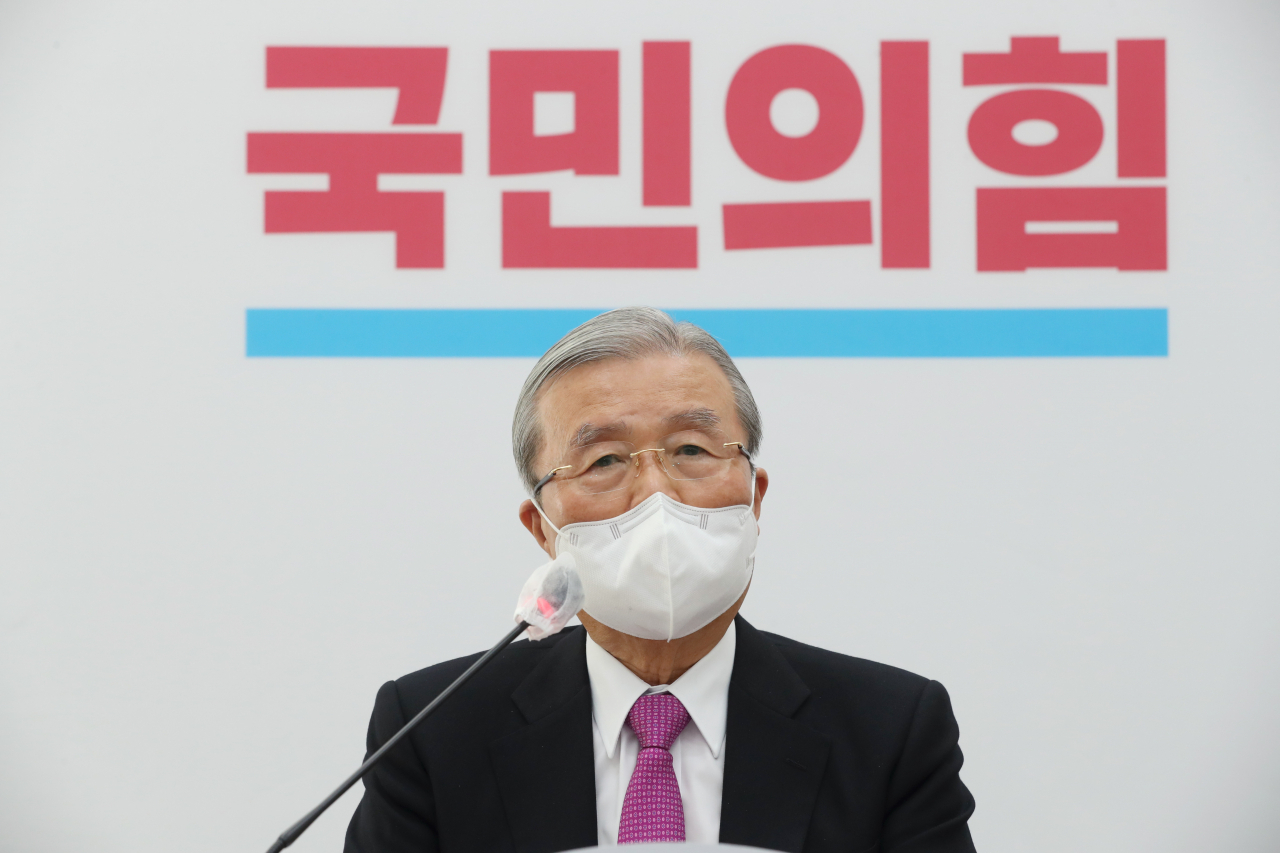 김종인 국민의힘 비대위원장이 16일 오전 서울 여의도 국회에서 기자회견을 열고 윤석열 검찰총장 정직 징계에 대한 입장을 발표하고 있다. [헤럴드경제=이상섭 기자]