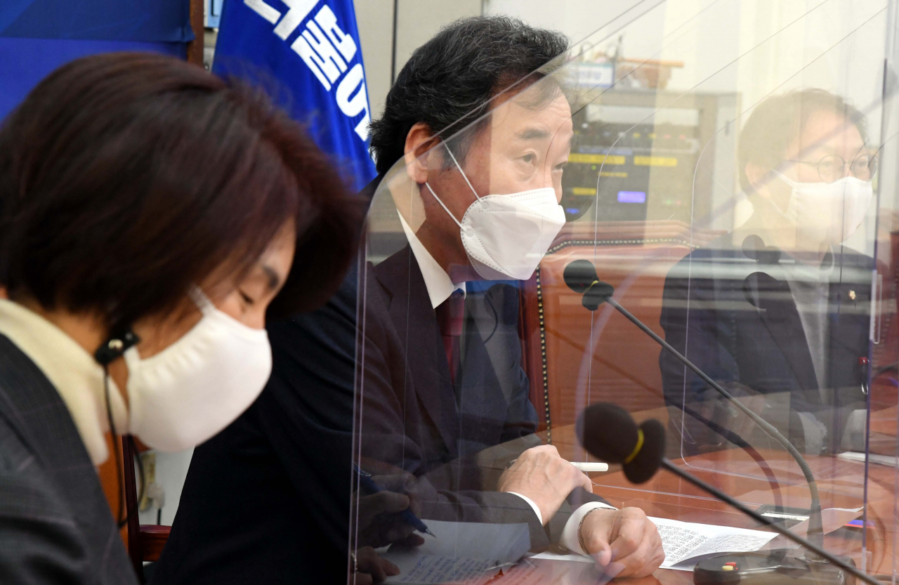 이낙연 더불어민주당 대표가 16일 국회에서 열린 코로나19 병상확보 협력을 위한 금융업계 화상간담회에서 발언하고 있다. [연합]