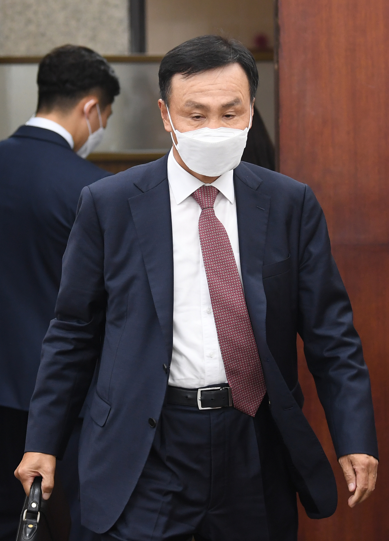 임정혁 변호사가 지난달 18일 오후 서울 여의도 국회에서 열린 고위공직자범죄수사처장 후보 추천위원회 3차 회의에 참석하고 있다. [연합]