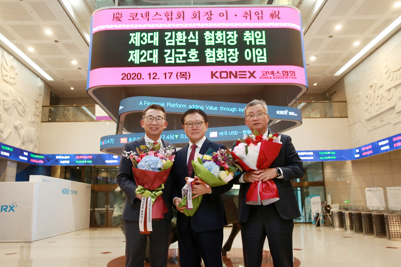 (왼쪽부터) 제2대 김군호 협회장(에프앤가이드 대표이사), 제3대 김환식 협회장(한중엔시에스 대표이사), 제1대 김창호 초대협회장(아진엑스텍 대표이사). [사진=코넥스협회]