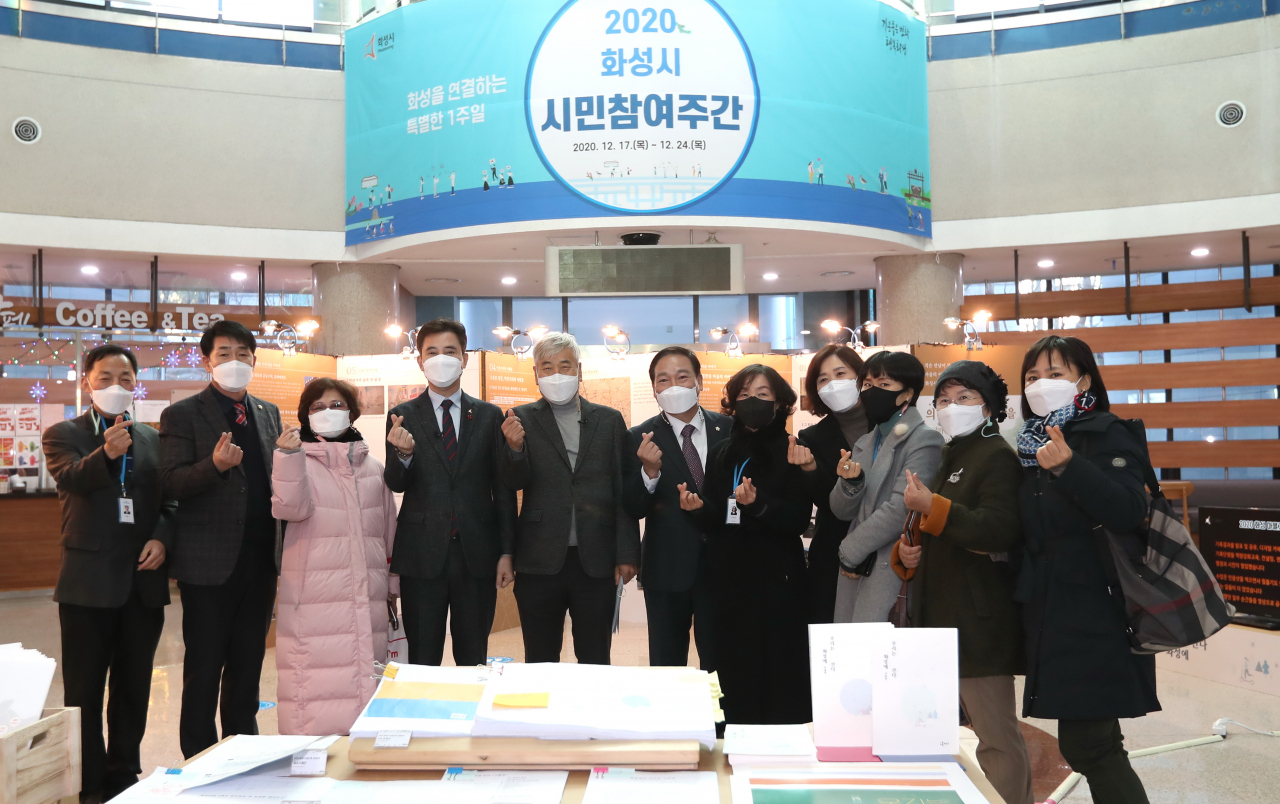 시민아카이빙 기록물 전시회. [화성시 제공]