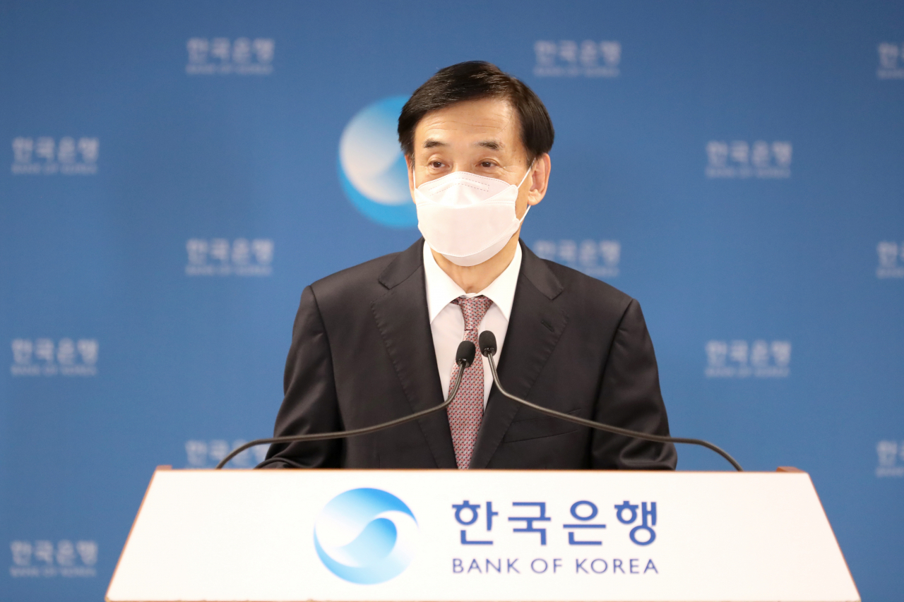 이주열 한국은행 총재가 17일 서울 중구 한국은행에서 열린 물가안정목표 운영상황 점검설명회 겸 송년 기자간담회에서 발언하고 있다. [한은 제공]