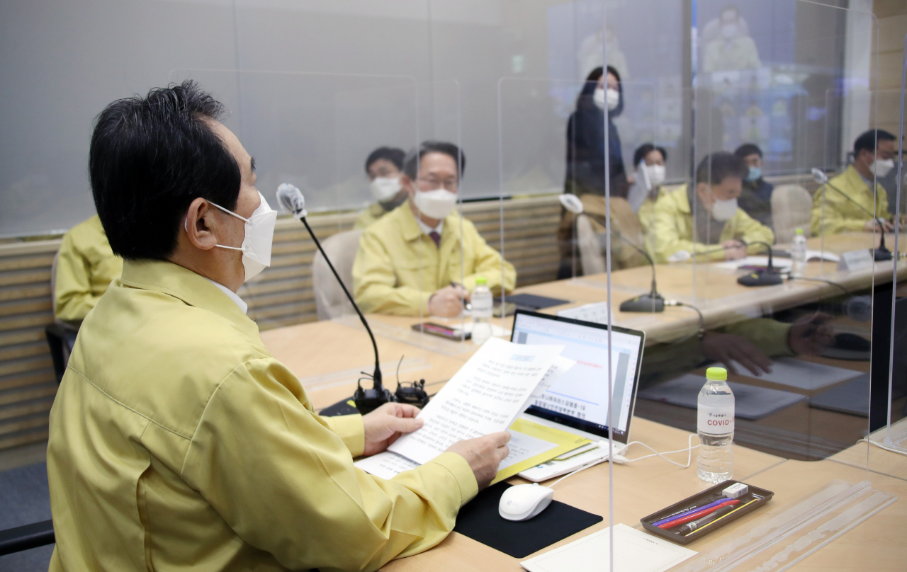 정세균 국무총리가 18일 오전 서울시청에서 열린 코로나19 대응 중앙재난안전대책본부(중대본) 겸 수도권 상황점검회의에 참석해 발언하고 있다. 연합뉴스