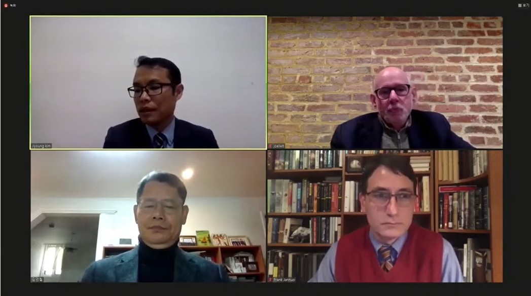 (Clockwise from top left corner) Professor Kim Ji Young of Institution for Unification Education of the Ministry of Unification, Joel Wit, a senior fellow at the Stimson Center, Frank Januzzi, president of the Mansfield Foundation, and Kim Yeon-chul, former Unification Minister, speak during a videoconference on Friday. (YouTube)