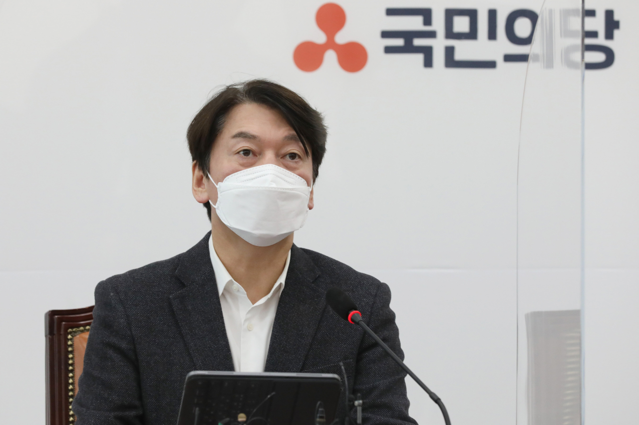 안철수 국민의당 대표가 14일 국회에서 열린 최고위원회의에서 발언하고 있다. [연합]