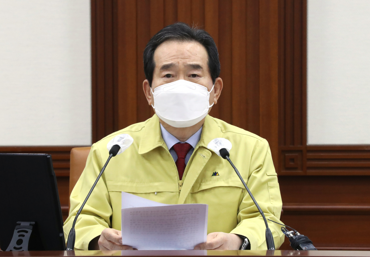 정세균 국무총리가 20일 오후 정부서울청사에서 열린 코로나19 대응 중앙재난안전대책본부 회의에서 모두발언하고 있다. [연합]