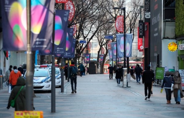 The image shows the street of Myeongdong, one of Seoul's most visited tourist spots, on Dec. 8. (Yonhap)