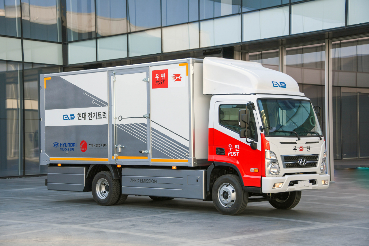 현대자동차가 우체국 우편물류 운송차량으로 시범 운영하기 위해 선행 개발한 마이티 전기차의 모습. [현대차 제공]
