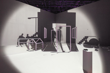 문준용, Augmented Shadow - Outside, 2020, Interactive installation, Variable size. [금산갤러리 제공]