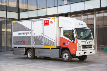 현대자동차가 우체국 우편물류 운송차량으로 시범 운영하기 위해 선행 개발한 마이티 전기차의 모습. [현대차 제공]