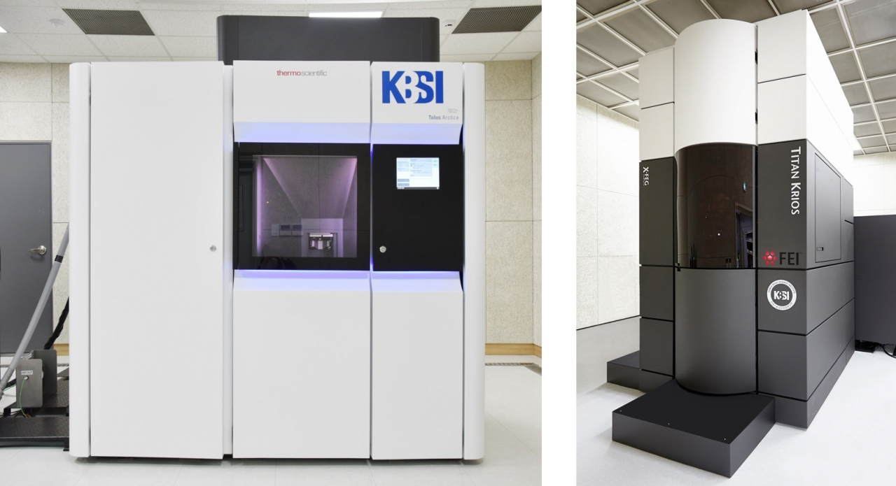 KBSI 초저온 투과전자현미경 시스템의 에너지여과 초저온투과전자현미경(왼쪽), 고분해능 바이오 투과전자현미경(오른쪽).[KBSI 제공]