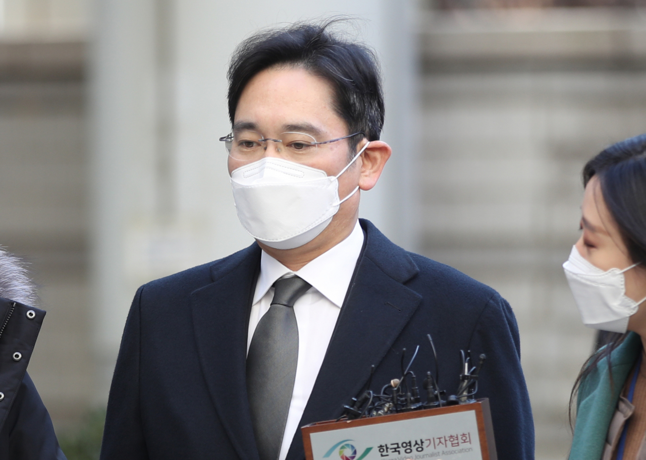 이재용 삼성전자 부회장이 21일 서울고등법원에서 열린 '국정농단' 파기환송심 속행 공판에 출석하고 있다. [연합]