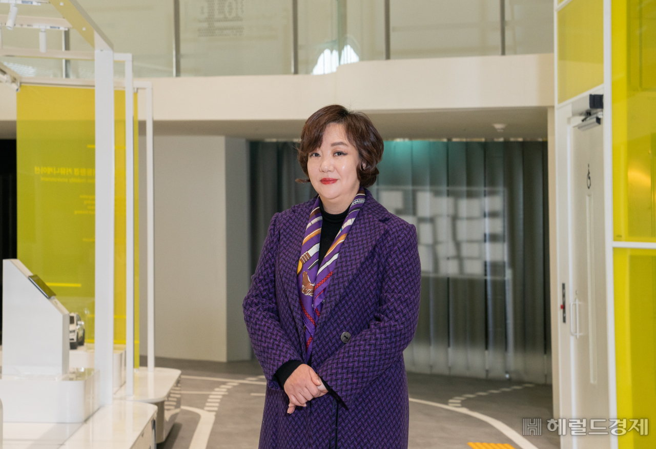 DDP 내 유니버셜 디자인플랫폼 공간에 선 최경란 대표.