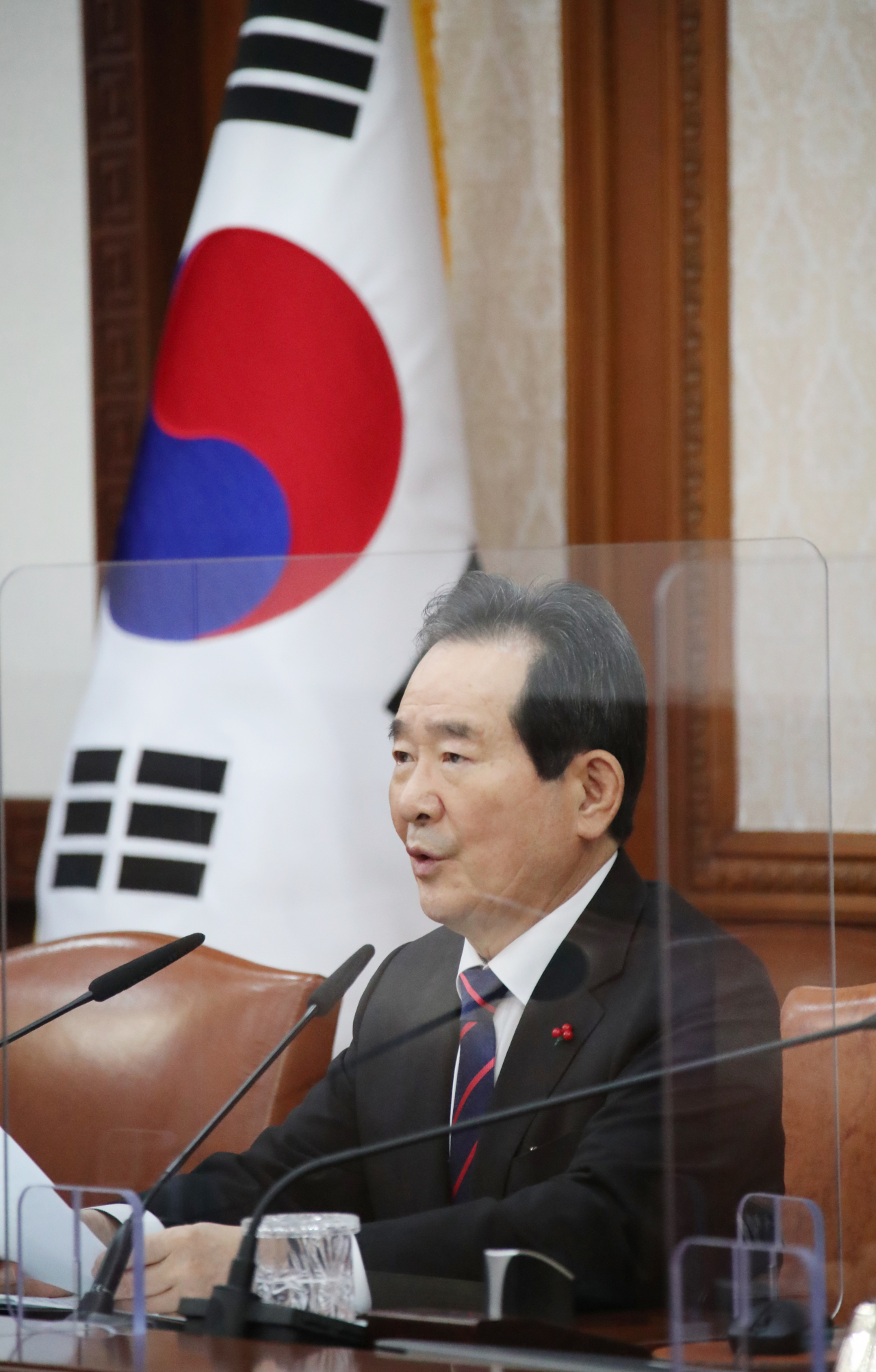 정세균 국무총리가 22일 정부서울청사에서 열린 국무회의에서 발언하고 있다. ［연합］