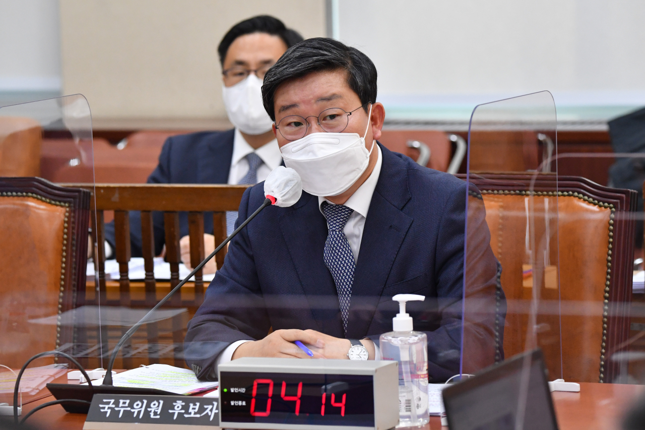 전해철 행정안전부 장관 후보자가 22일 오전 서울 여의도 국회 행정안전위원회 전체회의에서 열린 인사청문회에서 의원 질의에 답변하고 있다. [연합]