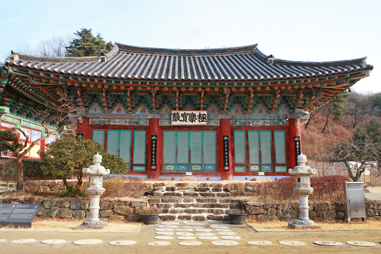 비암사 극락보전