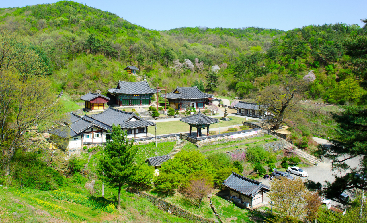 비암사 전경