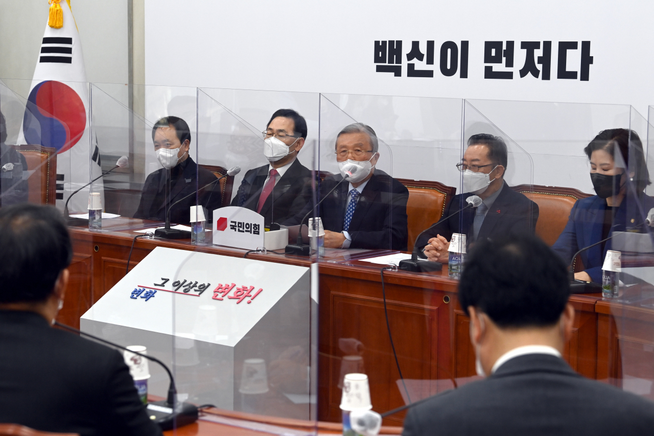 김종인 국민의힘 비상대책위원장이 24일 국회에서 열린 비상대책위원회의에서 발언하고 있다. 박해묵 기자