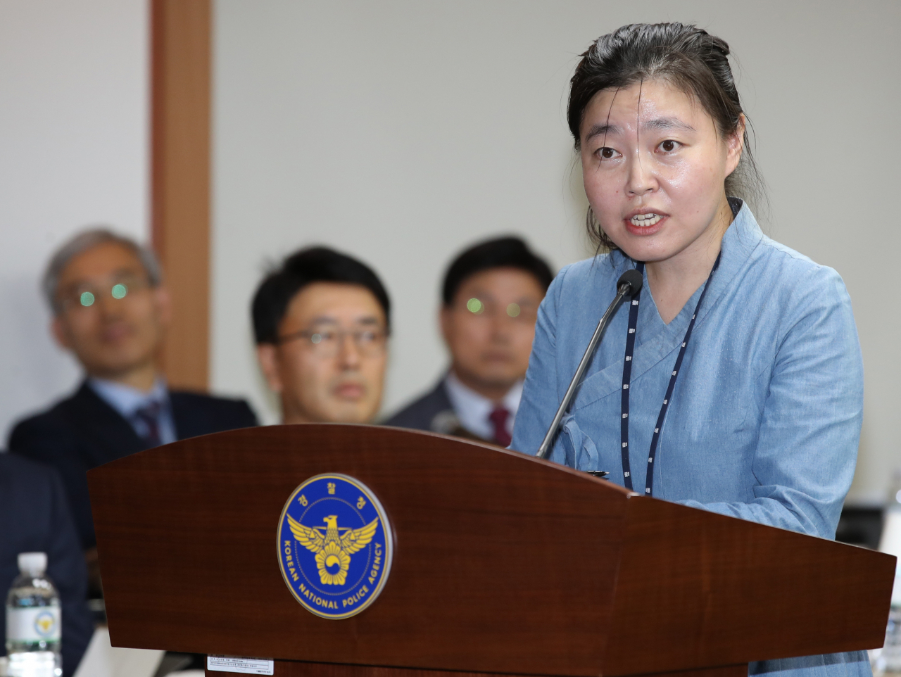 법무부가 지난 22일 단행한 중간 간부 인사에서 서울중앙지검 검사로 겸임 발령이 난 임은정 대검찰청 감찰연구관. 사진은 지난해 10월 4일 임은정 당시 울산지검 부장검사가 서울 서대문구 경찰청에서 열린 국회 행정안전위원회의 경찰청 국정감사에 참고인으로 출석한 모습. [연합]