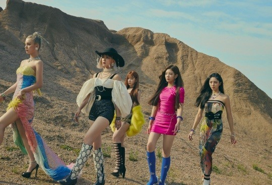 걸그룹 있지(ITZY) '낫 샤이' 뮤직비디오 한장면.