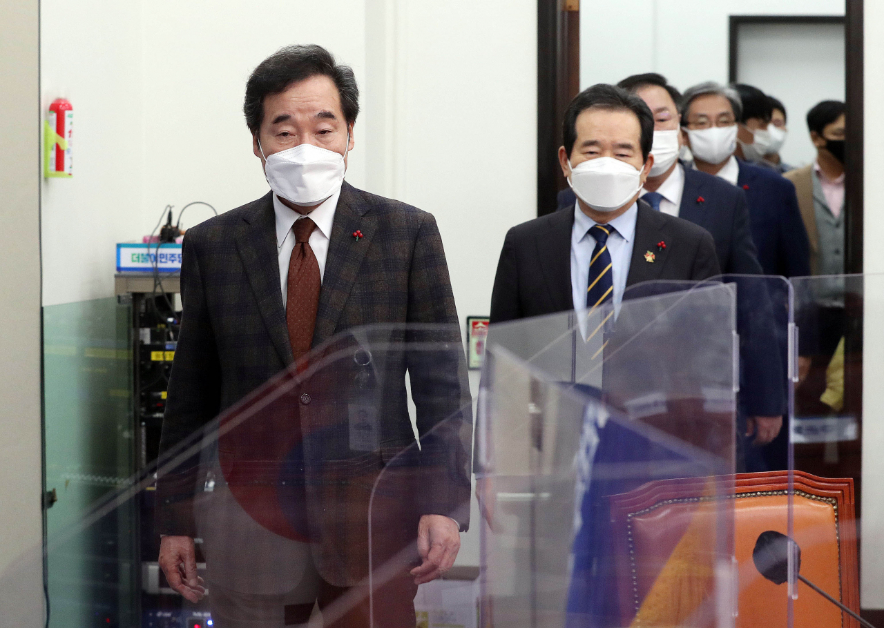 이낙연 더불어민주당 대표, 정세균 국무총리, 노영민 청와대 비서실장 등이 27일 국회에서 열린 고위 당정청협의회에 참석하는 모습. [연합]