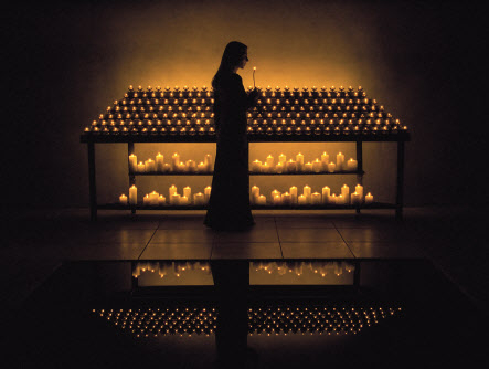 Bill Viola, Night Vigil [밤의 기도], 2005/2009, Video installation, Photo: Kira Perov