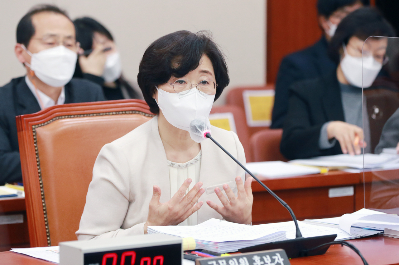 정영애 여성가족부 장관 후보자가 24일 국회 여성가족위원회에서 열린 인사청문회에서 답변하고 있다. [연합]
