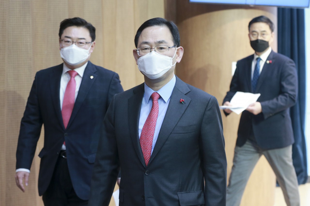 주호영 국민의힘 원내대표가 28일 오후 서울 여의도 국회 소통관에서 공수처장 후보자 추천에 대한 입장을 발표하는 기자회견을 하고 소통관을 나서고 있다. [이상섭 기자/babtong@heraldcorp.com]