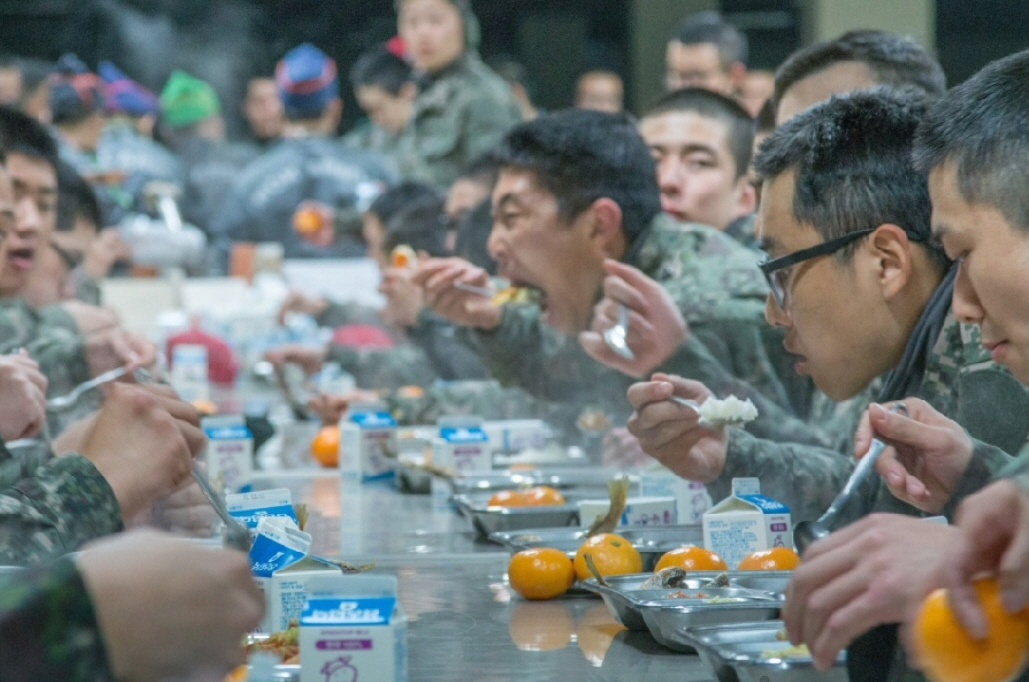 국방부는 29일 장병 급식의 맛과 질을 높이기 위한 급식 운영방식 개선과 장병들이 선호하는 품목 도입 등 2021년도 급식방침을 수립했다고 밝혔다. 자료사진. [헤럴드DB]