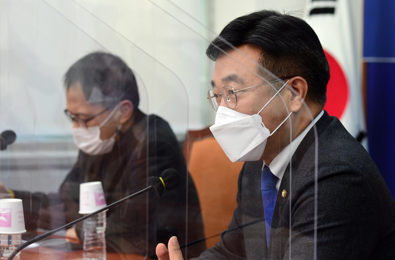 윤호중 더불어민주당 검찰개혁특위 위원장이 30일 국회에서 검찰개혁특위 운영방향 및 향후계획에 대한 기자간담회를 하고 있다. [연합]