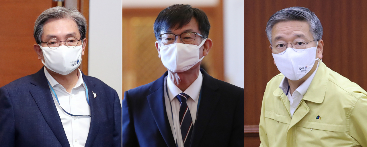청와대 노영민 비서실장(왼쪽부터)과 김상조 정책실장, 김종호 민정수석이 30일 문재인 대통령의 국정운영 부담을 더는 차원에서 사의를 밝혔다. [연합]