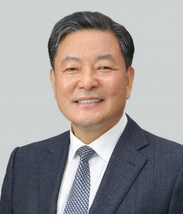 문재인 대통령은 30일 장관급인 국가보훈처장에 황기철 전 해군참모총장을 내정했다. [청와대 제공]