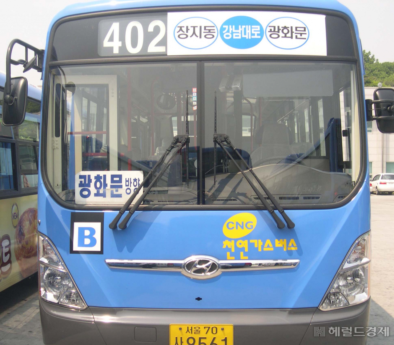 만족도 1위 진화운수의 402번 버스.