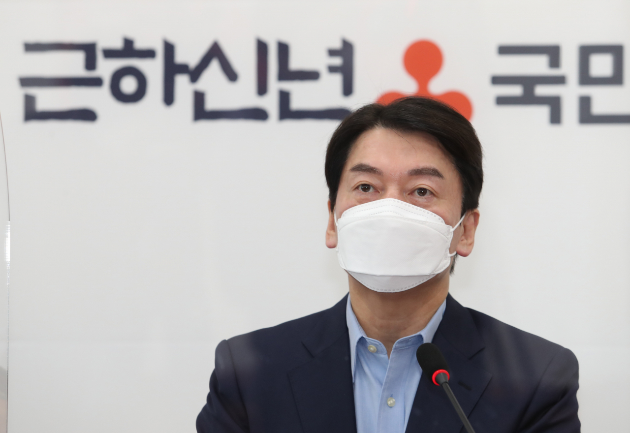 국민의당 안철수 대표가 31일 국회에서 열린 코로나 19 방역 대책 관련 기자회견에서 "정부는 현재의 코로나19 상황을 국민에게 정확하게 설명하고 어떻게 대응, 해결해 나가겠다고 자세히 설명해야 한다"고 밝히고 있다. [연합]