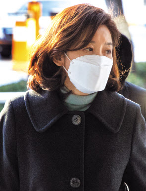 박영선 장관(위쪽)과 나경원 전 의원. [연합]