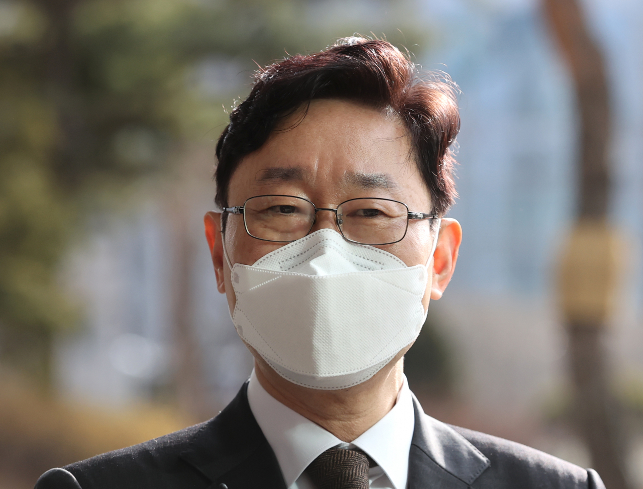 박범계 법무부 장관 후보자가 31일 오후 서울 서초구 서울고등검찰청 청사에 마련된 인사청문회 준비 사무실로 출근하며 취재진의 질문에 답하고 있다. [연합]